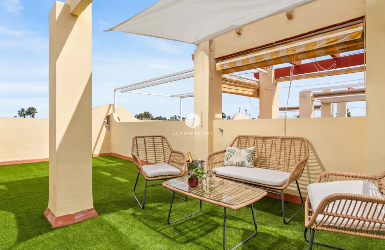 Resale - Chalet -
Orihuela Costa - Costa Blanca