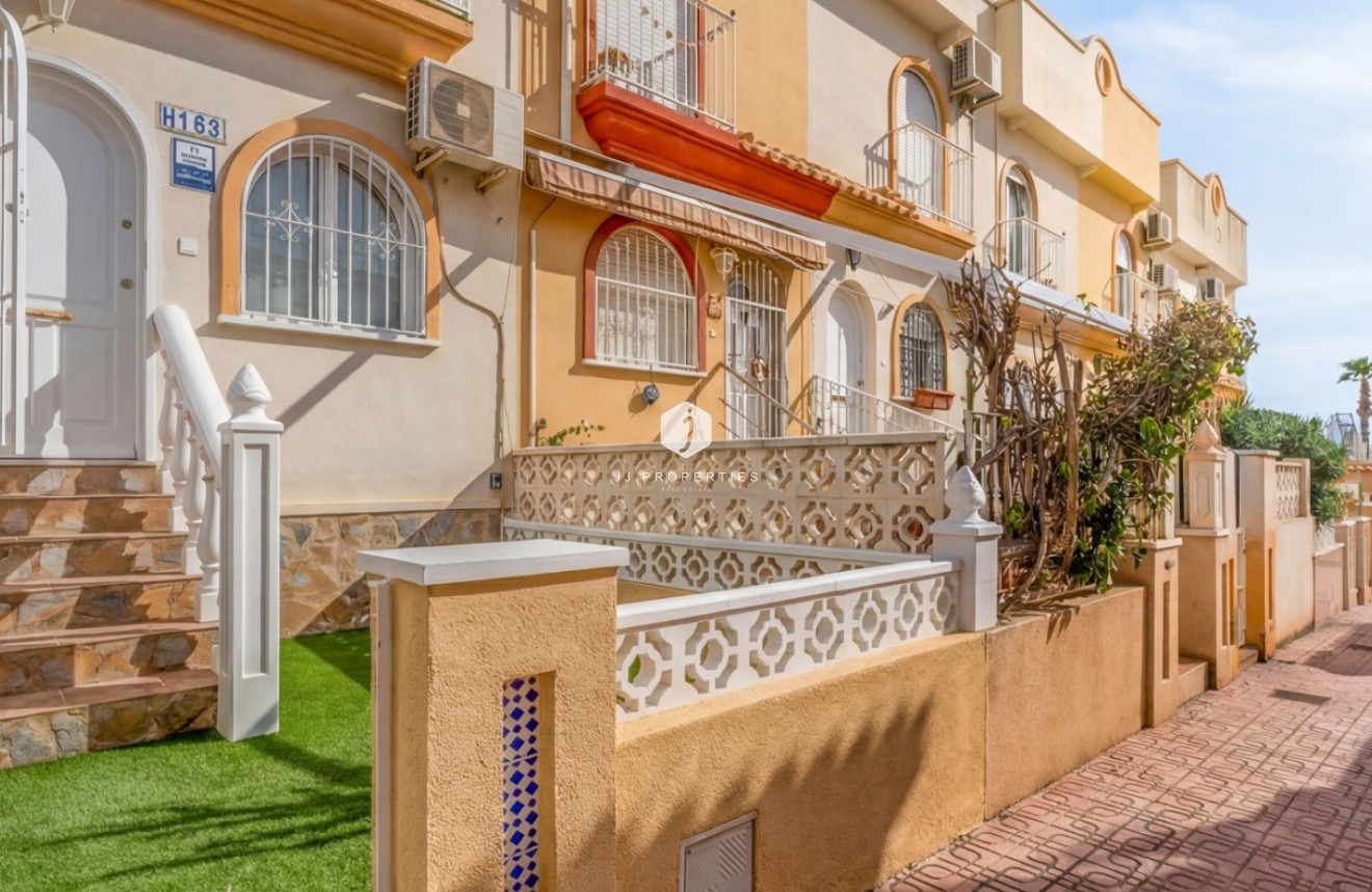 Resale - Chalet -
Orihuela Costa - Costa Blanca