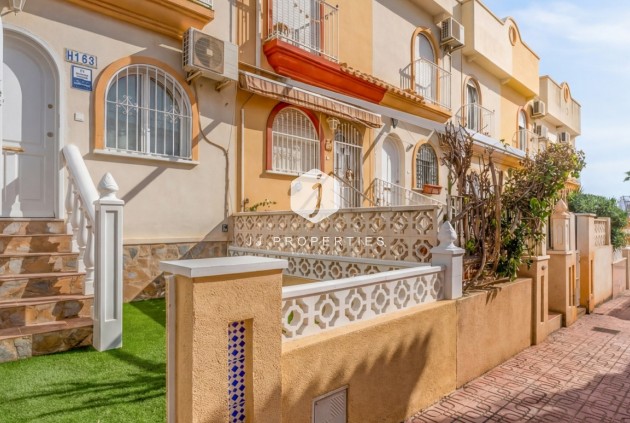 Resale - Chalet -
Orihuela Costa - Costa Blanca