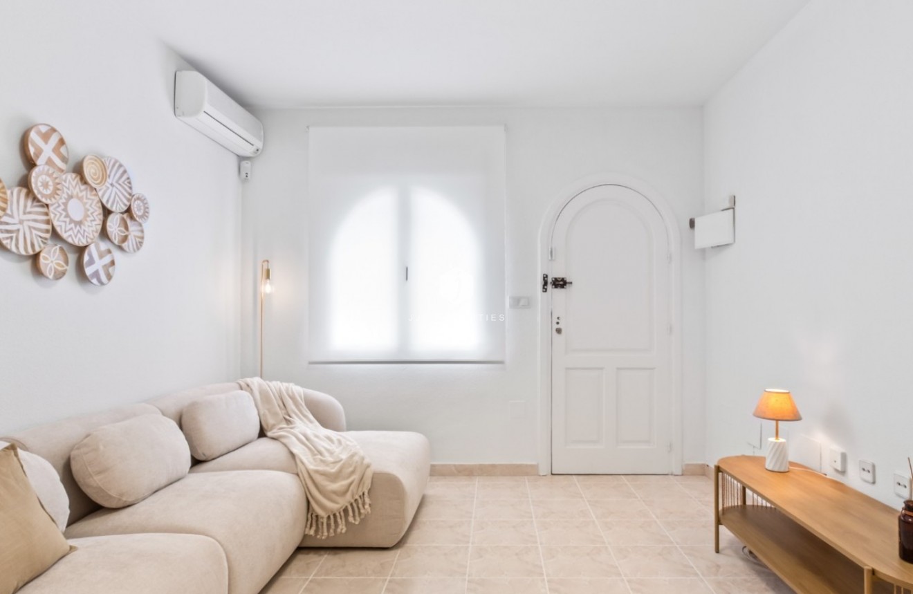 Resale - Chalet -
Orihuela Costa - Costa Blanca