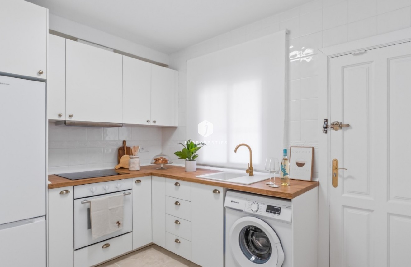 Resale - Chalet -
Orihuela Costa - Costa Blanca