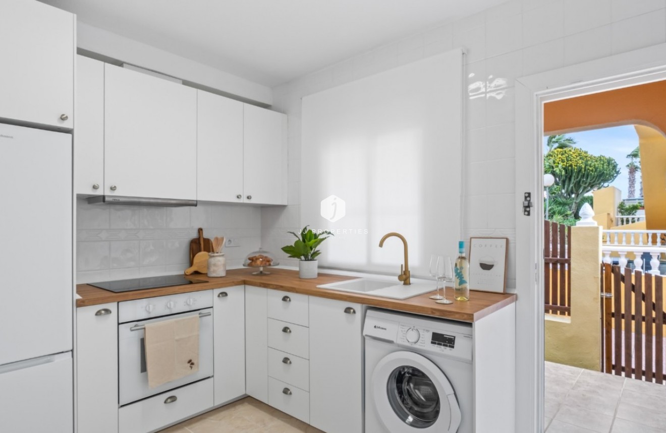 Resale - Chalet -
Orihuela Costa - Costa Blanca