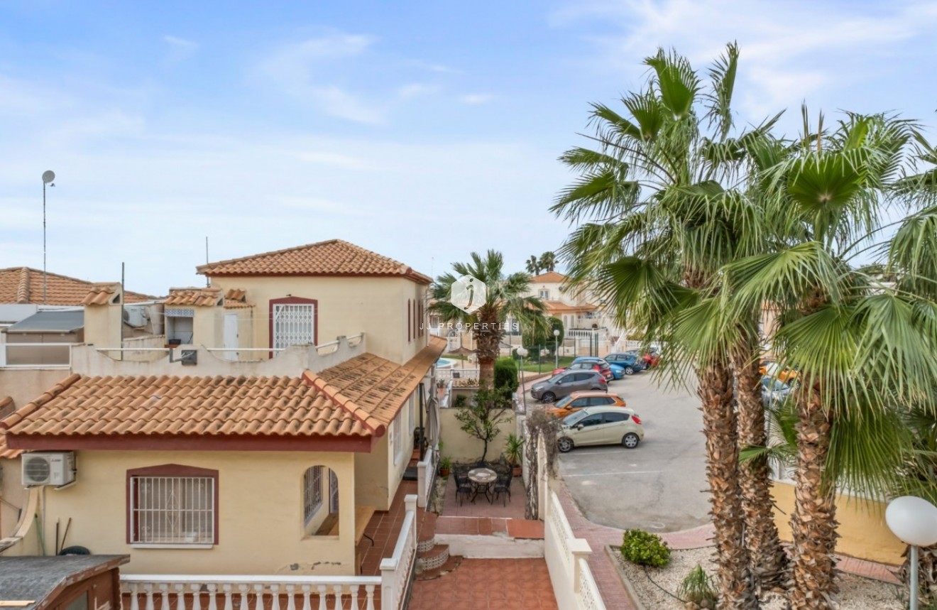 Resale - Chalet -
Orihuela Costa - Costa Blanca