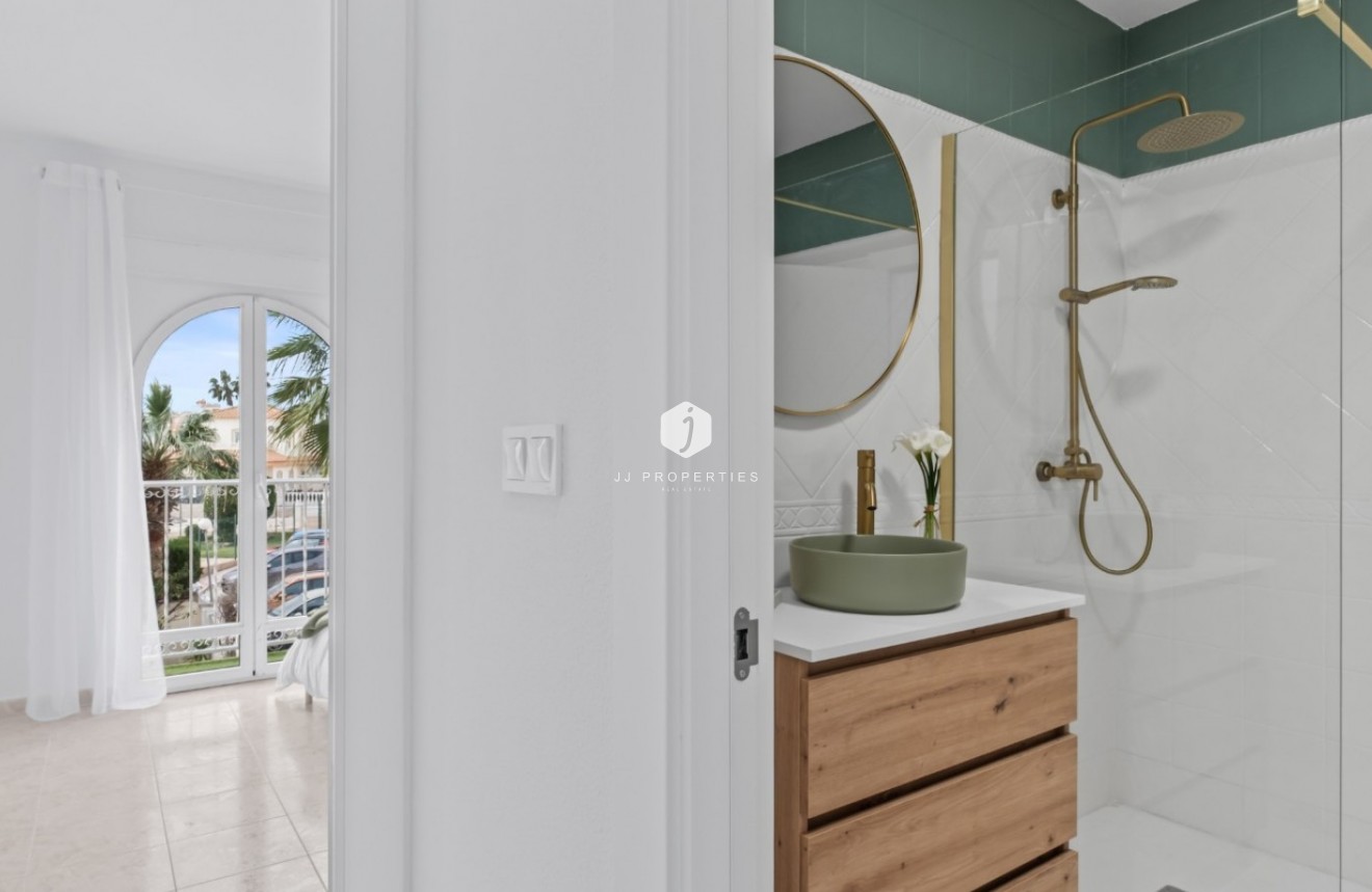 Resale - Chalet -
Orihuela Costa - Costa Blanca