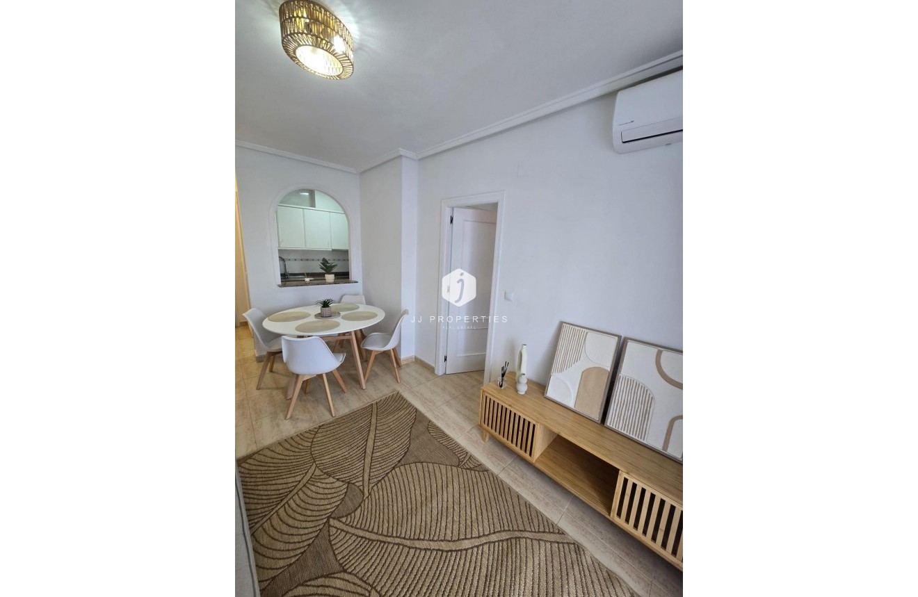 Segunda mano - Apartamento / piso -
Torrevieja - Torreblanca