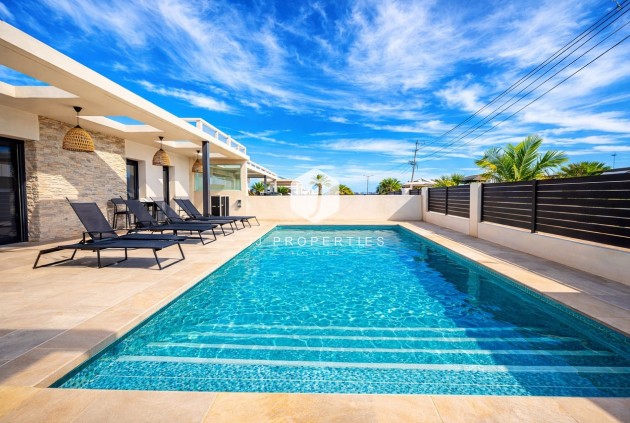 Resale - Villa -
Los Balcones - Costa Blanca