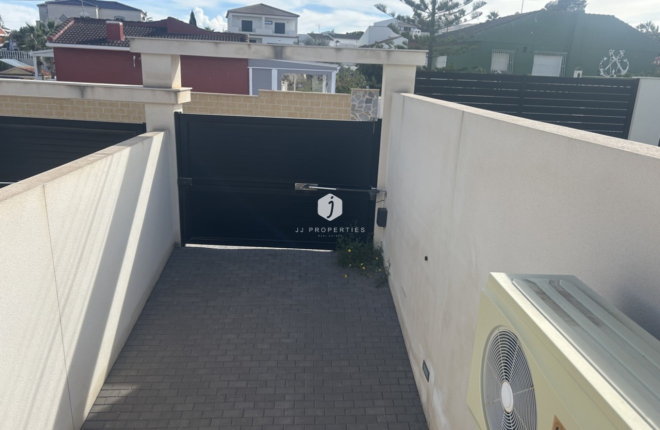 Resale - Villa -
Los Balcones - Costa Blanca