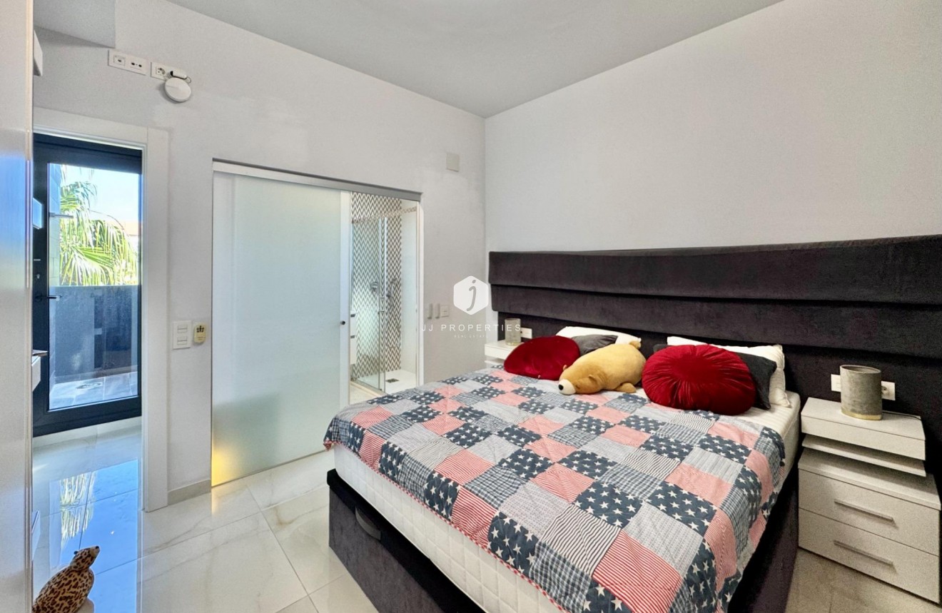 Resale - Villa -
Orihuela Costa - Lomas de Cabo Roig