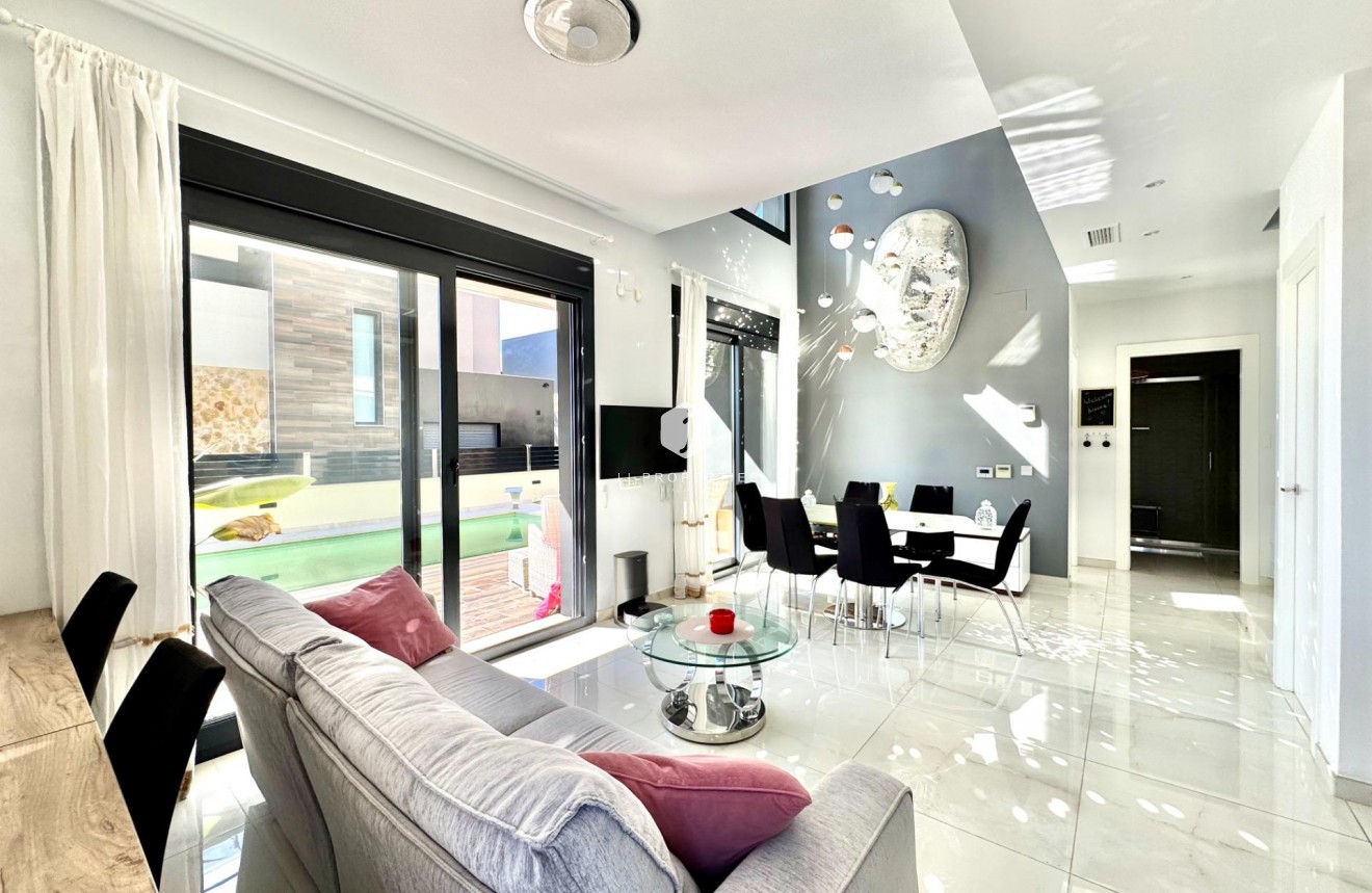 Resale - Villa -
Orihuela Costa - Lomas de Cabo Roig