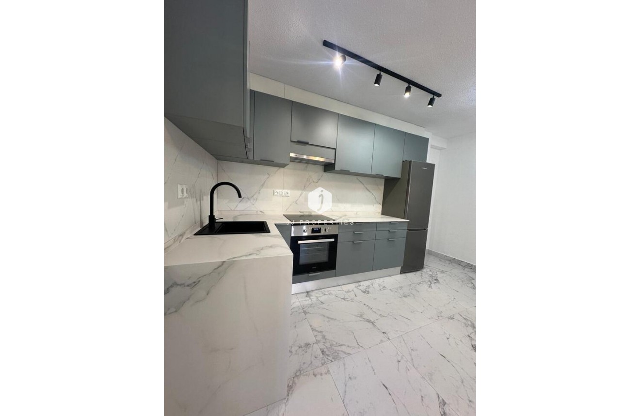 Resale - Apartment / flat -
Torrevieja - La veleta