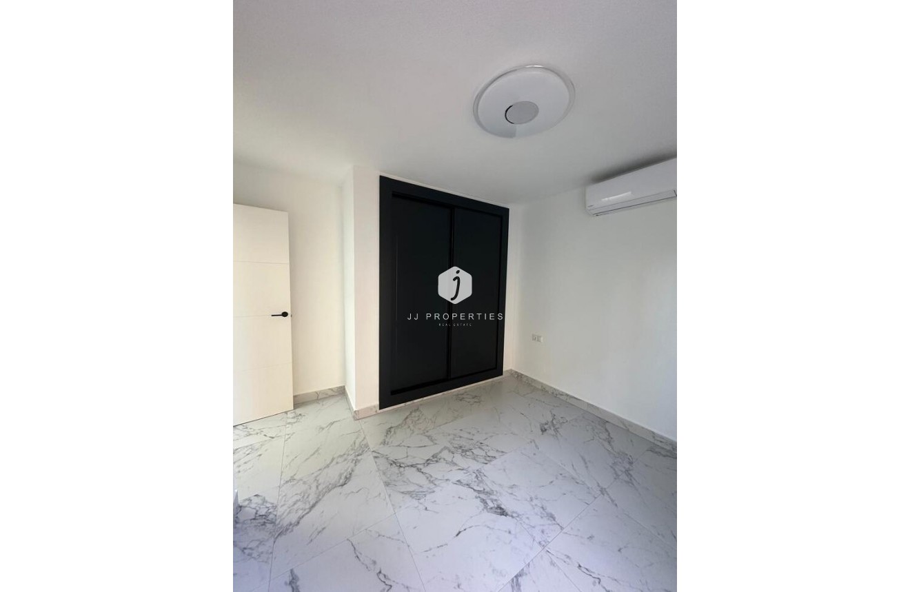 Resale - Apartment / flat -
Torrevieja - La veleta