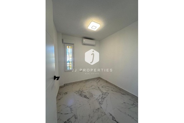 Resale - Apartment / flat -
Torrevieja - La veleta