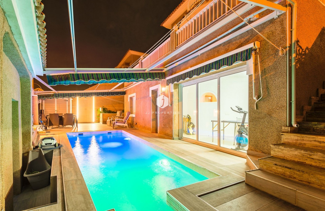 Resale - Villa -
Torrevieja - Costa Blanca