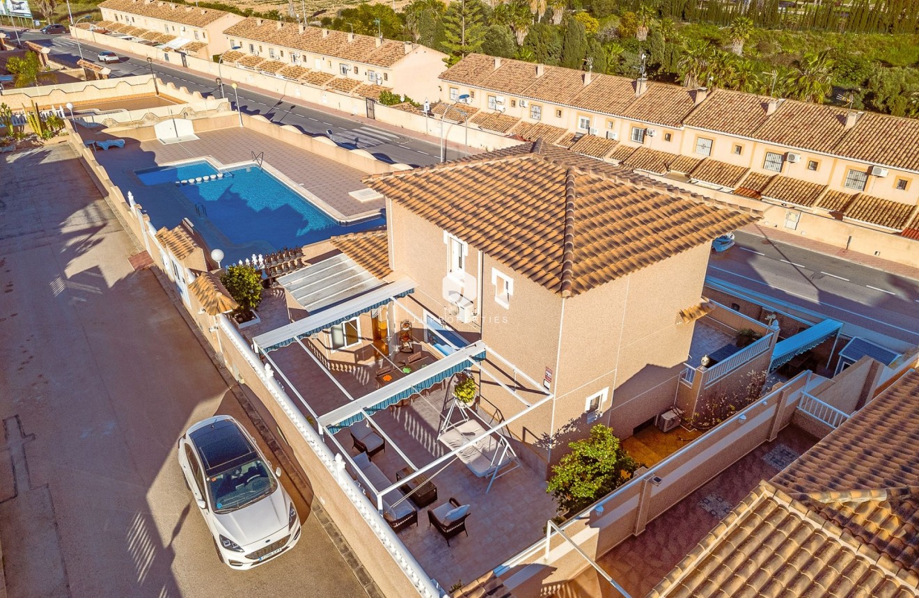 Resale - Villa -
Torrevieja - Costa Blanca
