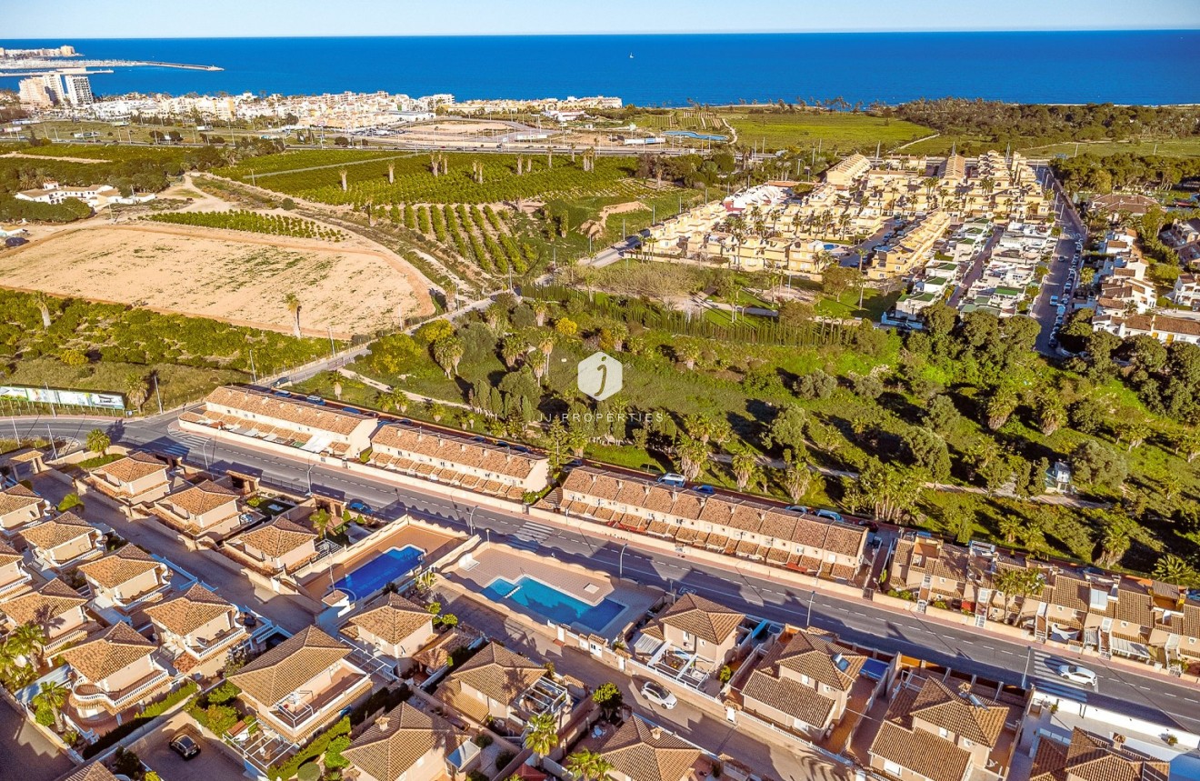 Resale - Villa -
Torrevieja - Costa Blanca