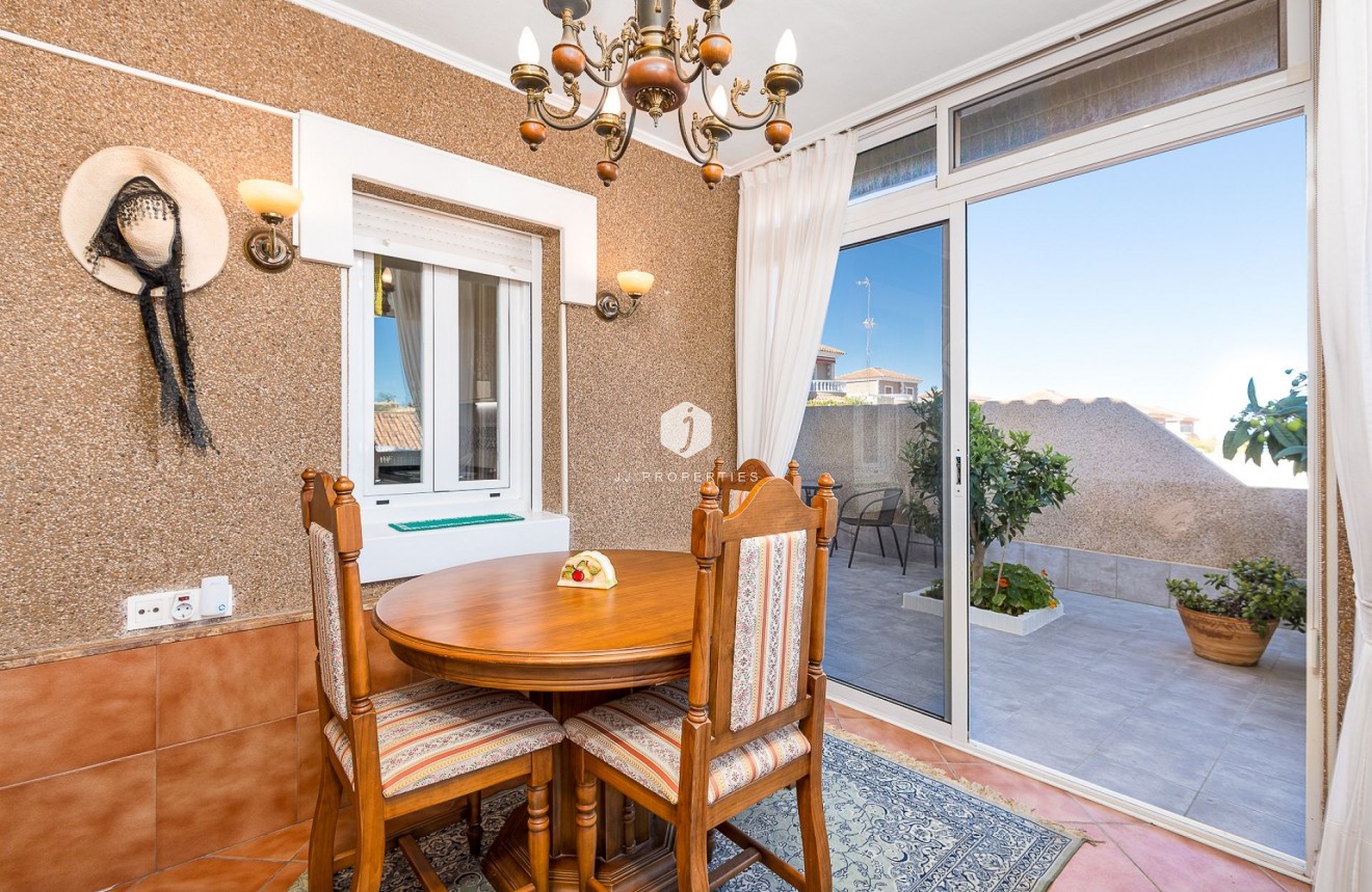 Resale - Villa -
Torrevieja - Costa Blanca