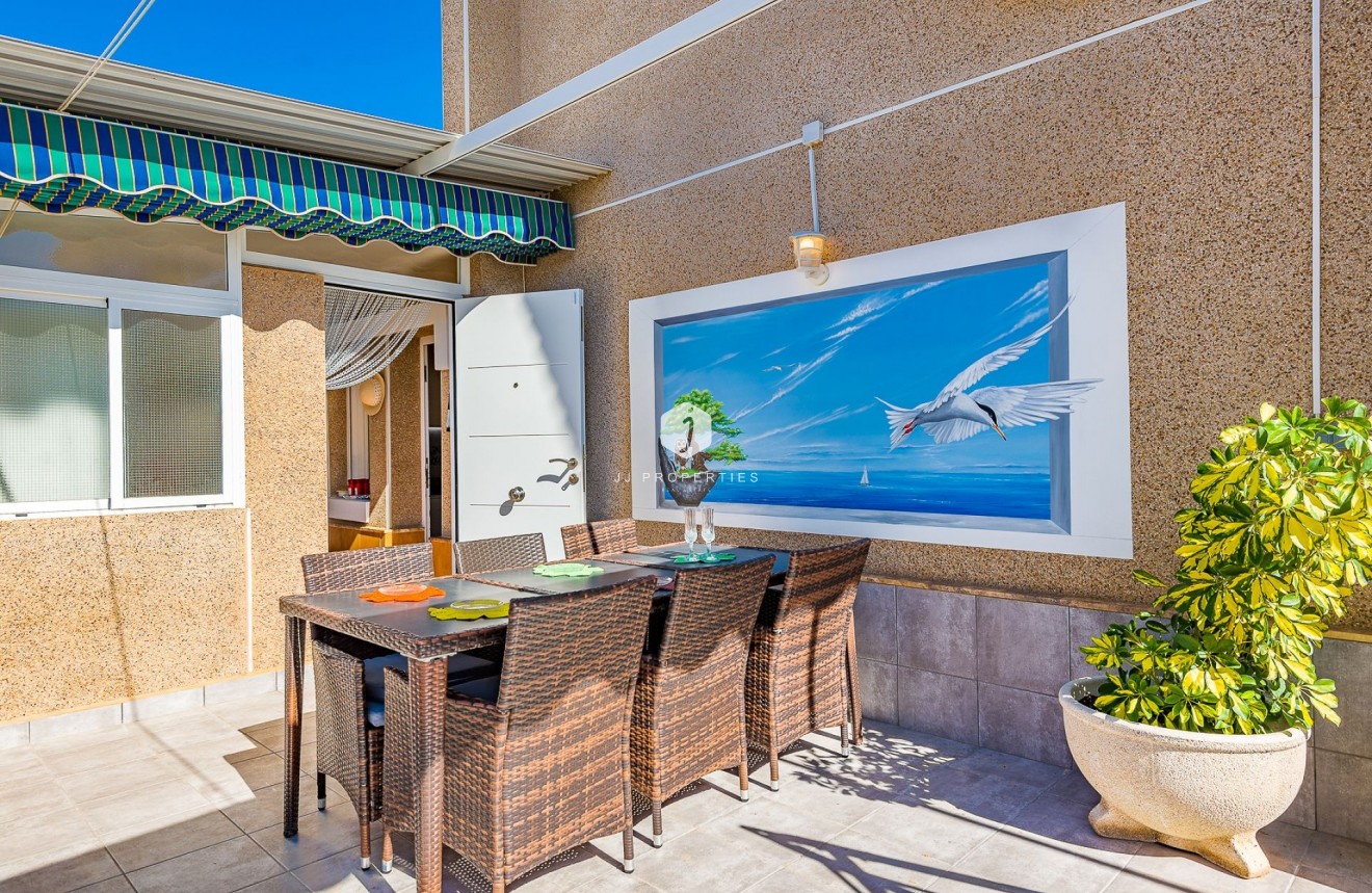 Resale - Villa -
Torrevieja - Costa Blanca