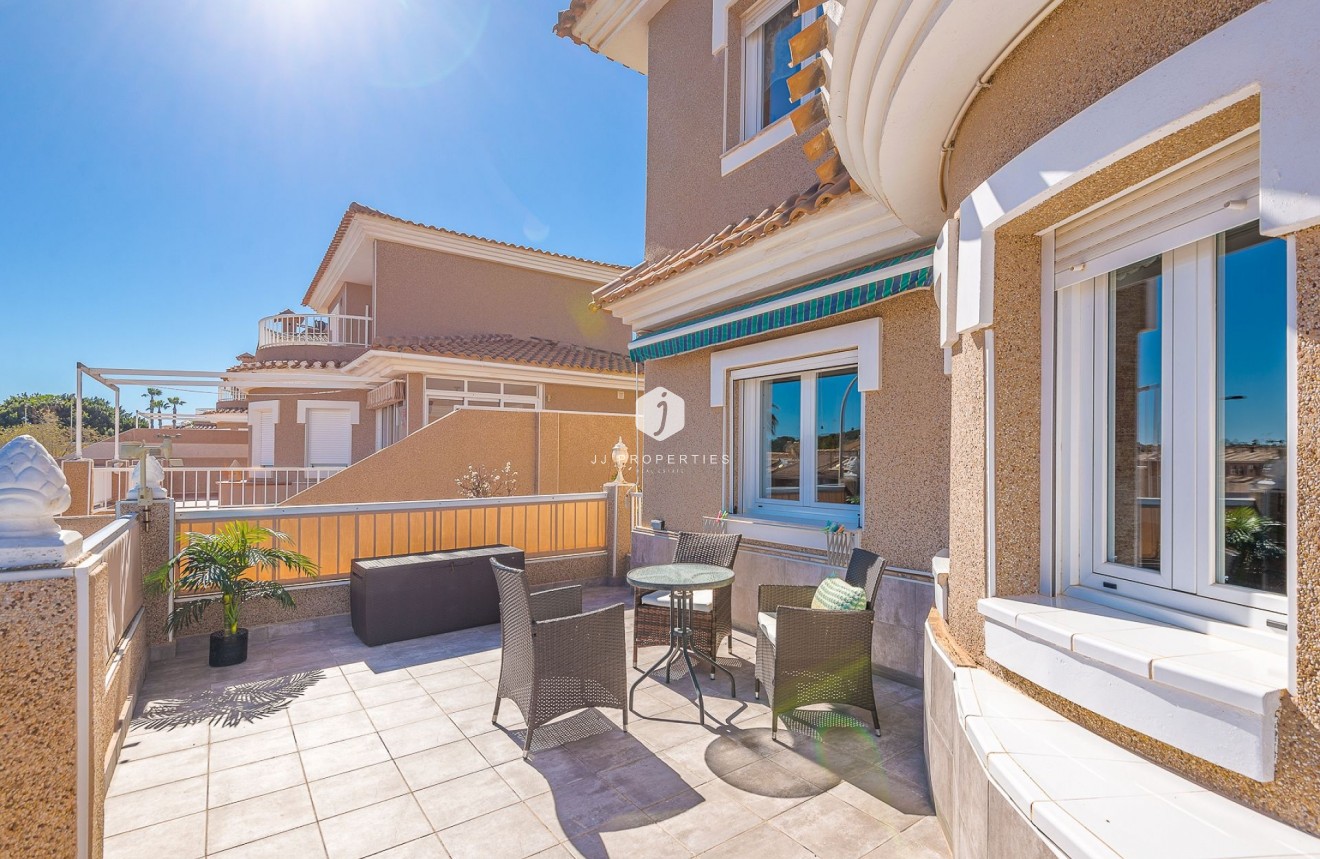 Resale - Villa -
Torrevieja - Costa Blanca