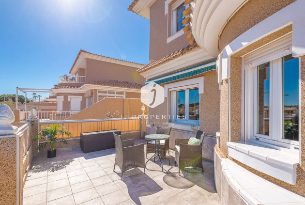 Resale - Villa -
Torrevieja - Costa Blanca