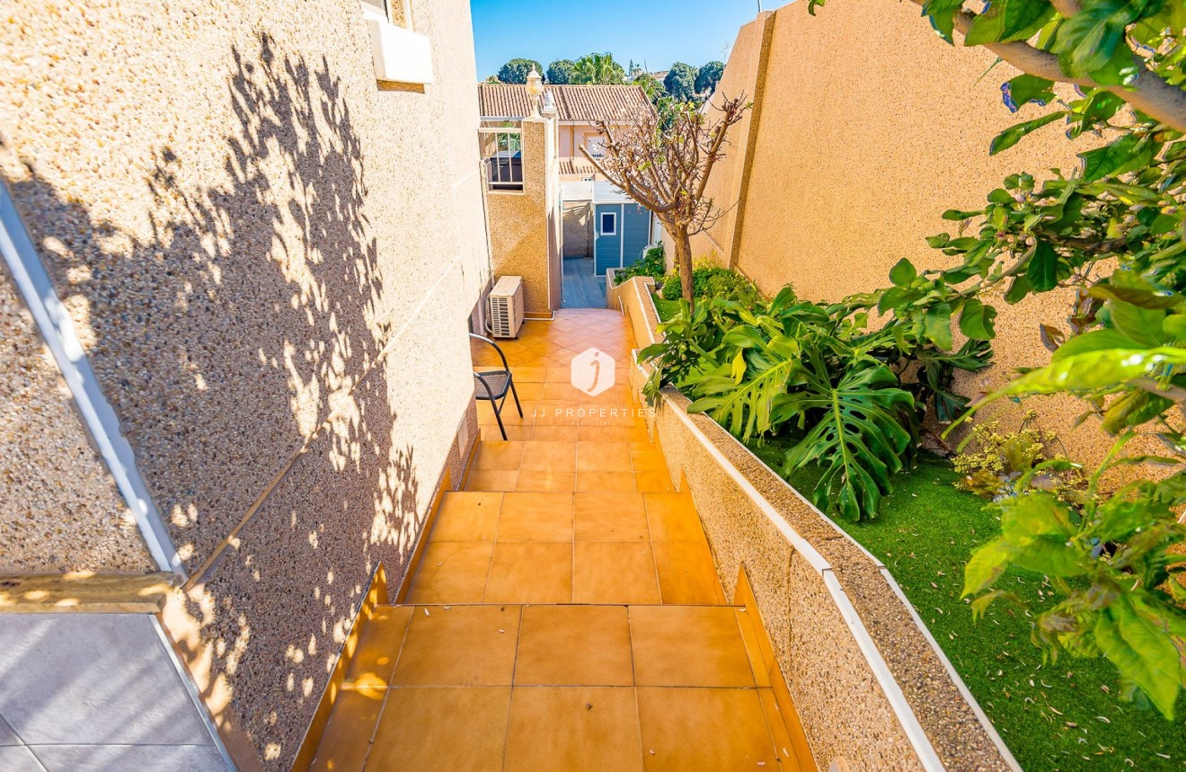 Resale - Villa -
Torrevieja - Costa Blanca