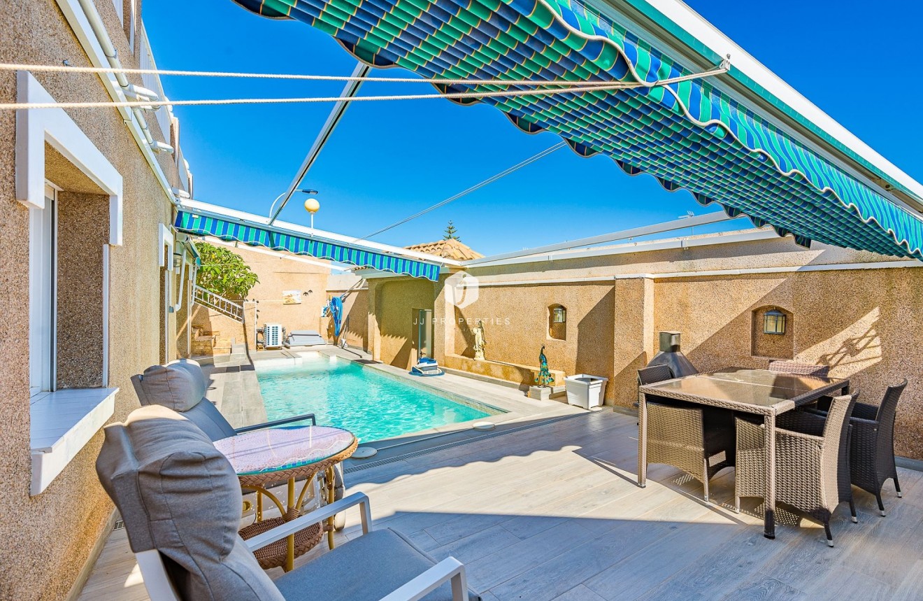 Resale - Villa -
Torrevieja - Costa Blanca