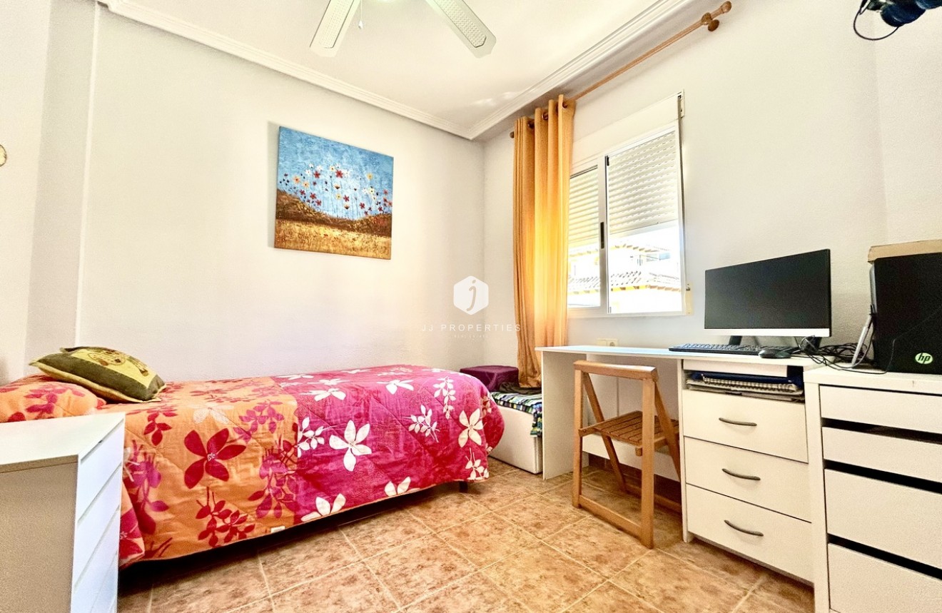 Resale - Apartment / flat -
Punta Prima - Costa Blanca