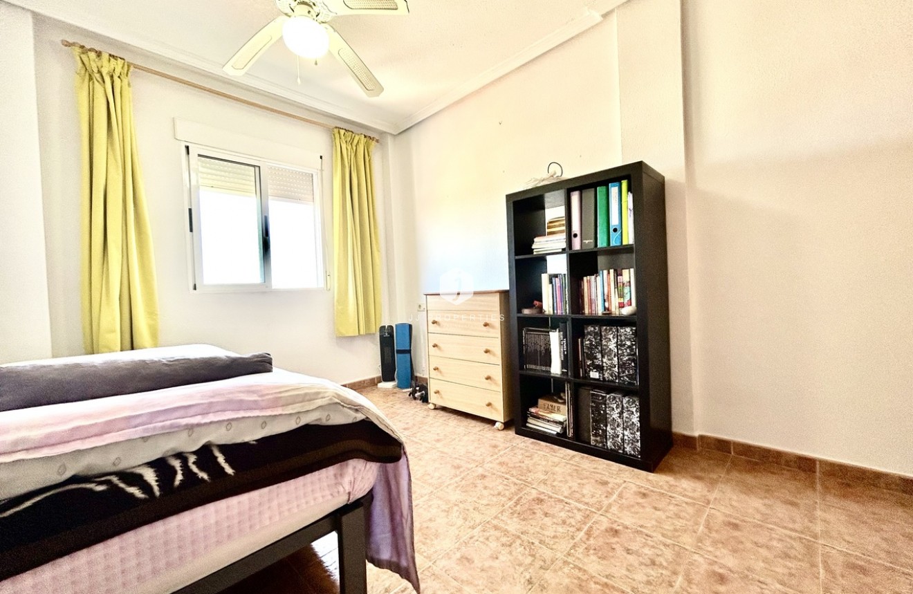 Resale - Apartment / flat -
Punta Prima - Costa Blanca