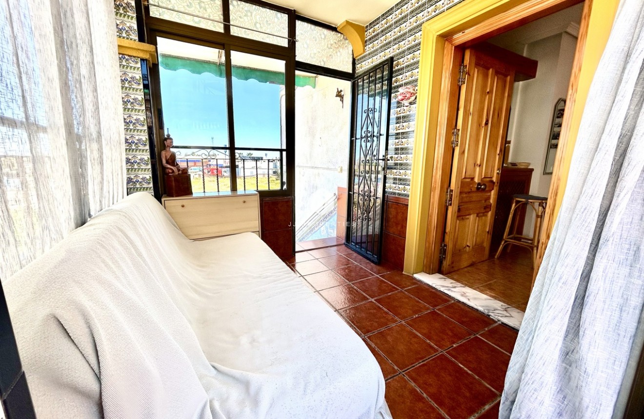 Resale - Apartment / flat -
Punta Prima - Costa Blanca