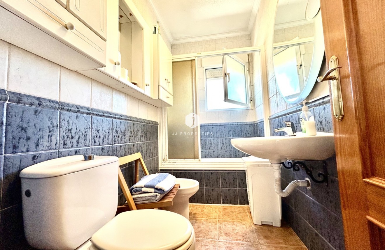 Resale - Apartment / flat -
Punta Prima - Costa Blanca