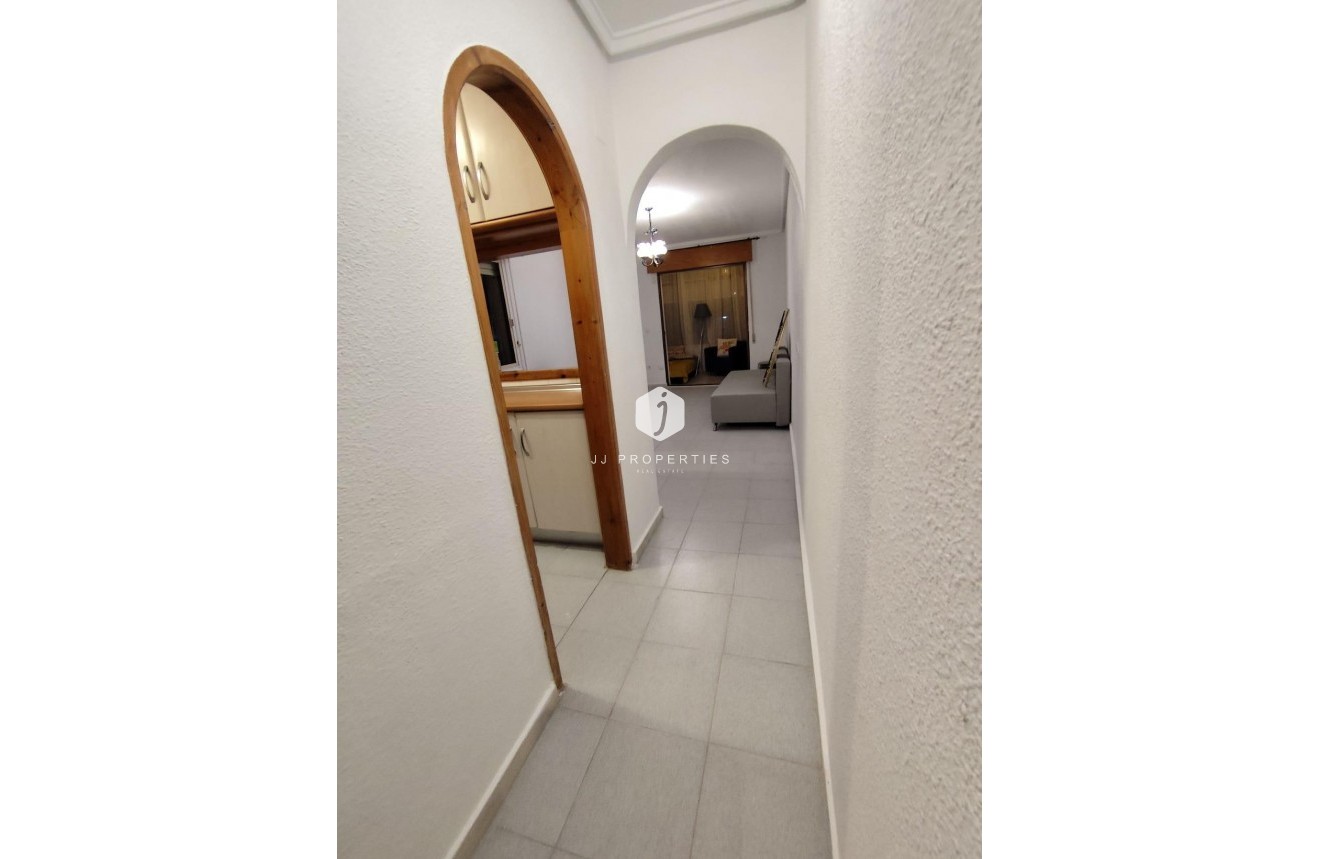 Resale - Apartment / flat -
Torrevieja - La Siesta - El Salado - Torreta