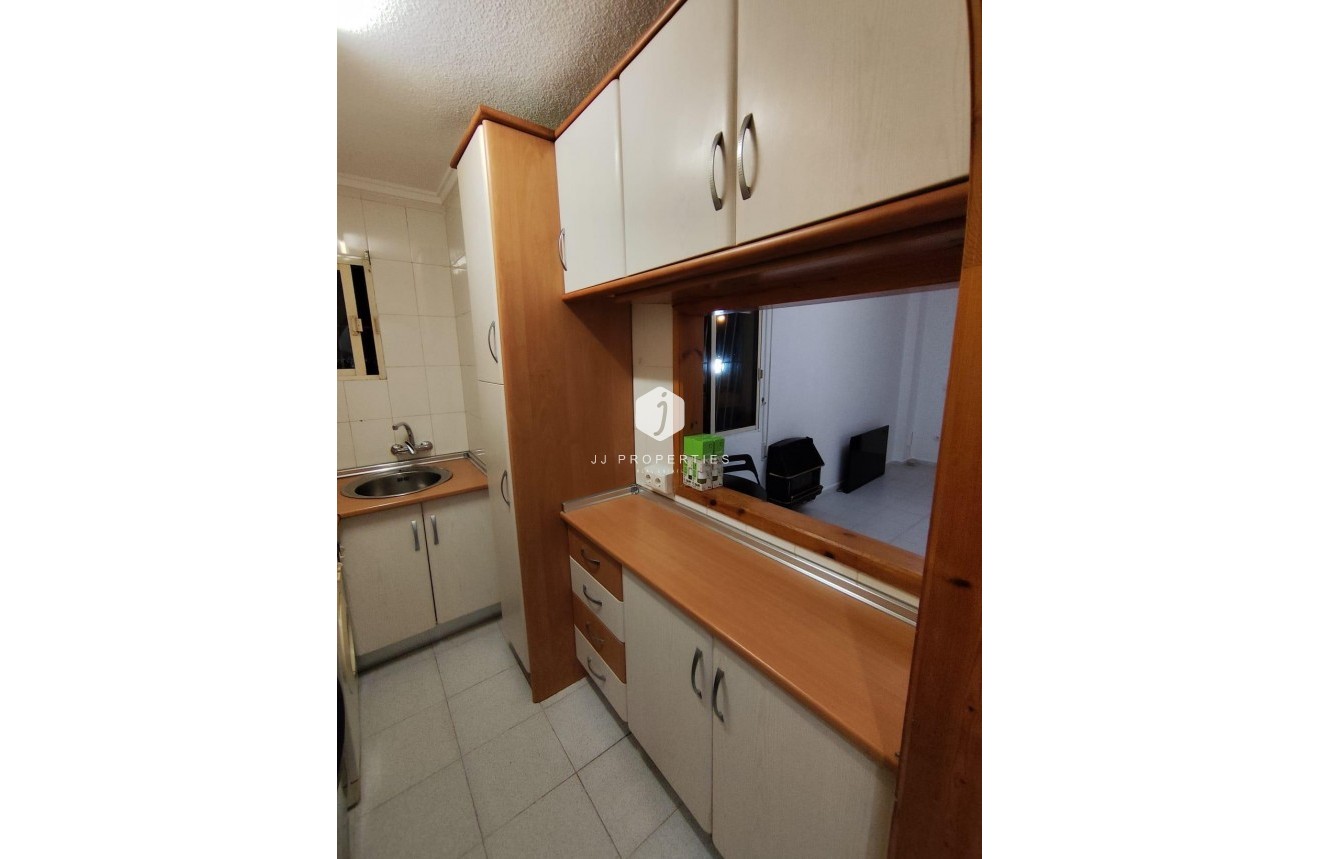 Resale - Apartment / flat -
Torrevieja - La Siesta - El Salado - Torreta