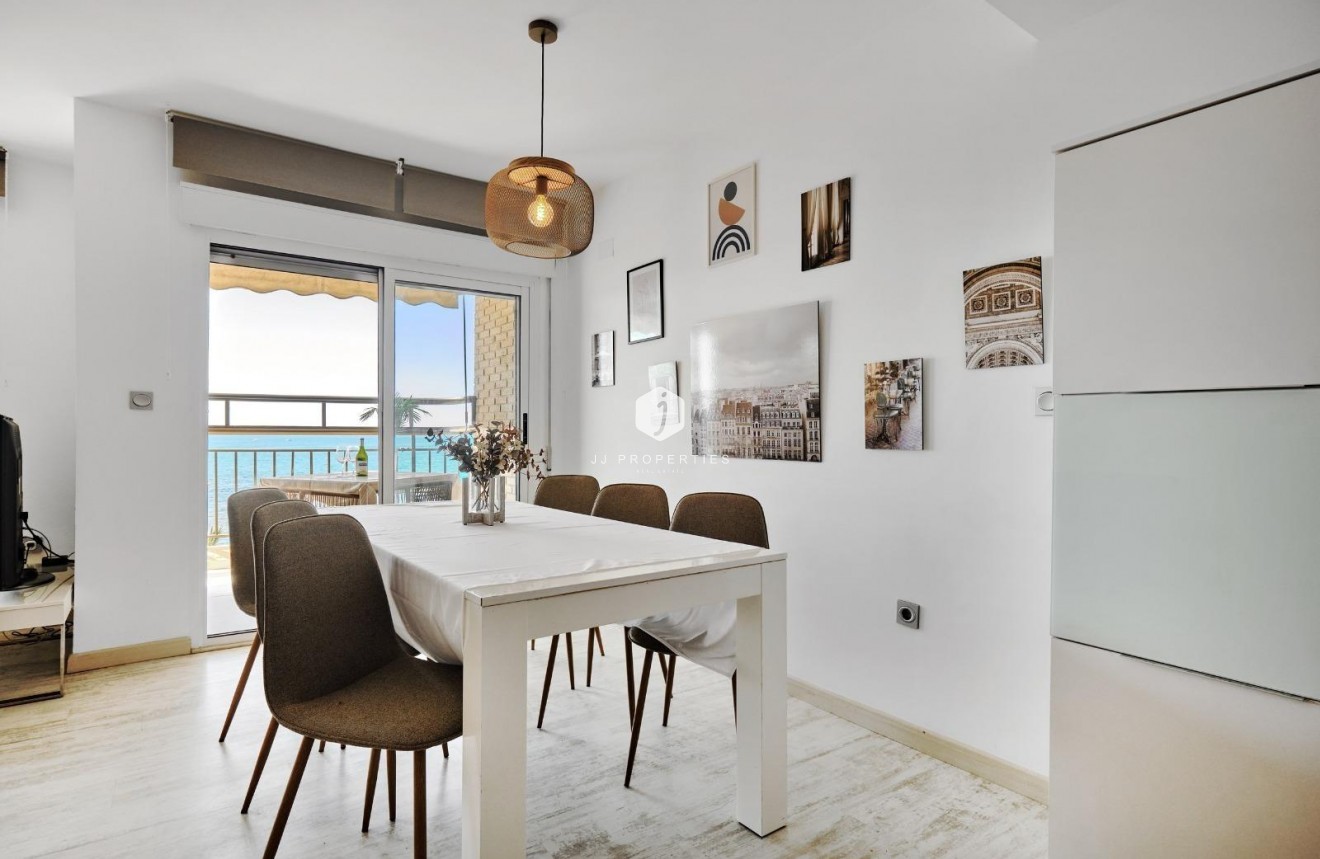 Resale - Apartment / flat -
Torrevieja - Playa del Cura