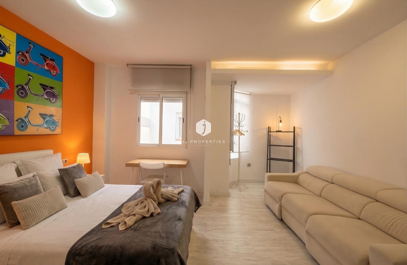 Resale - Apartment / flat -
Torrevieja - Playa del Cura