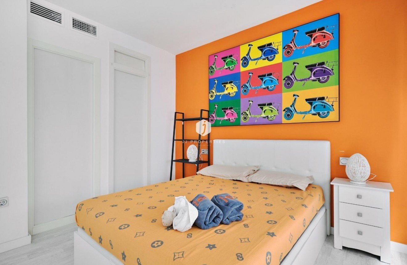 Resale - Apartment / flat -
Torrevieja - Playa del Cura