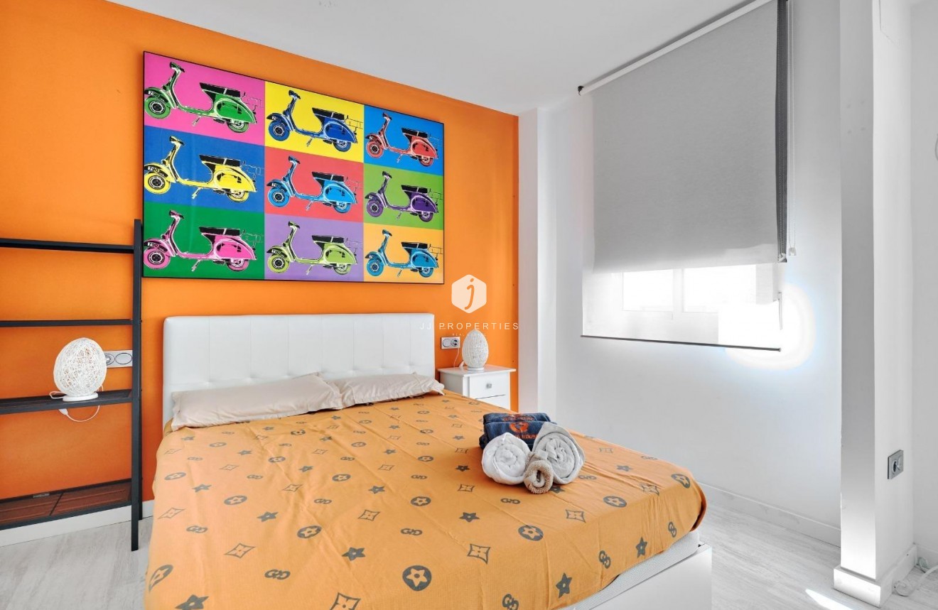 Resale - Apartment / flat -
Torrevieja - Playa del Cura