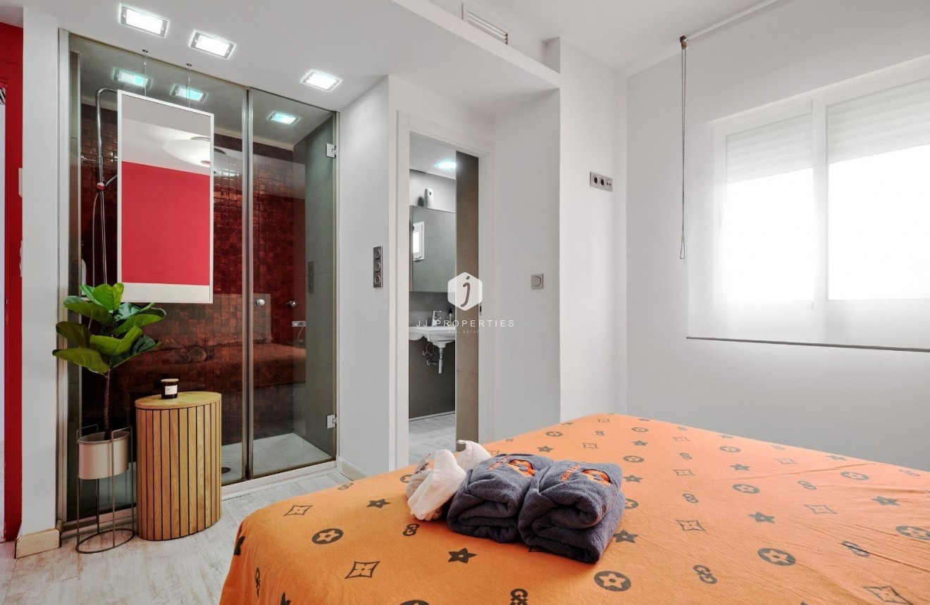 Resale - Apartment / flat -
Torrevieja - Playa del Cura