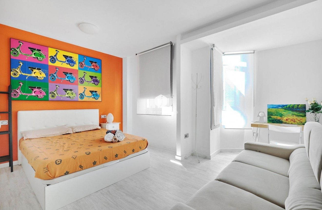 Resale - Apartment / flat -
Torrevieja - Playa del Cura