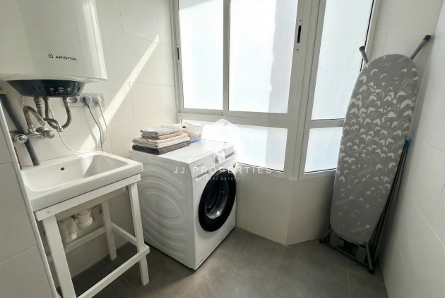 Resale - Apartment / flat -
Torrevieja - Playa del Cura