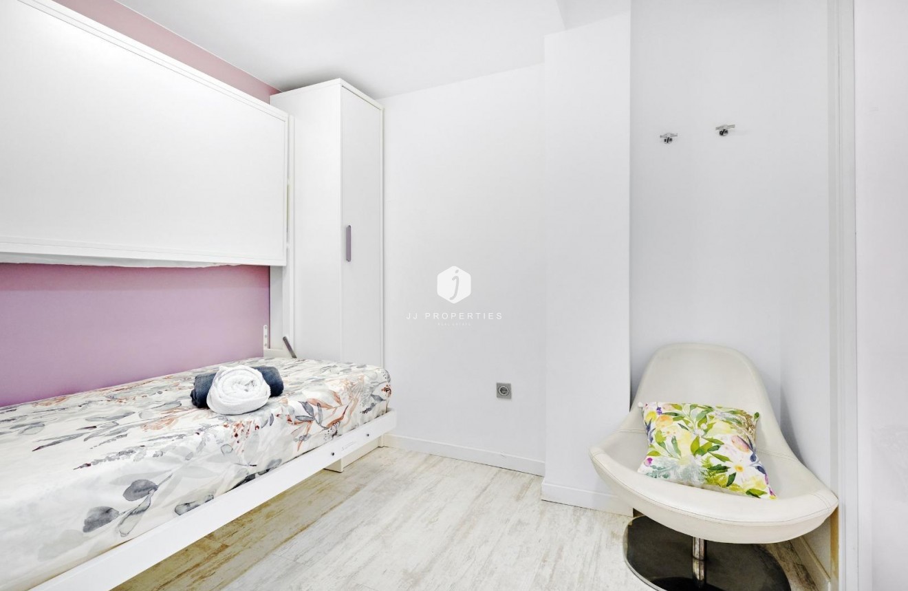 Resale - Apartment / flat -
Torrevieja - Playa del Cura