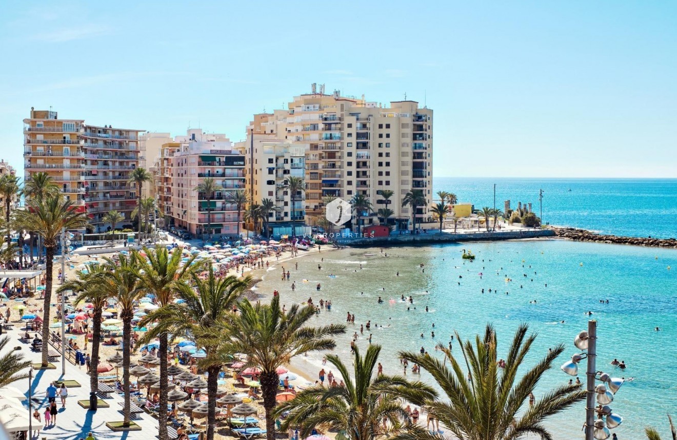 Resale - Apartment / flat -
Torrevieja - Playa del Cura