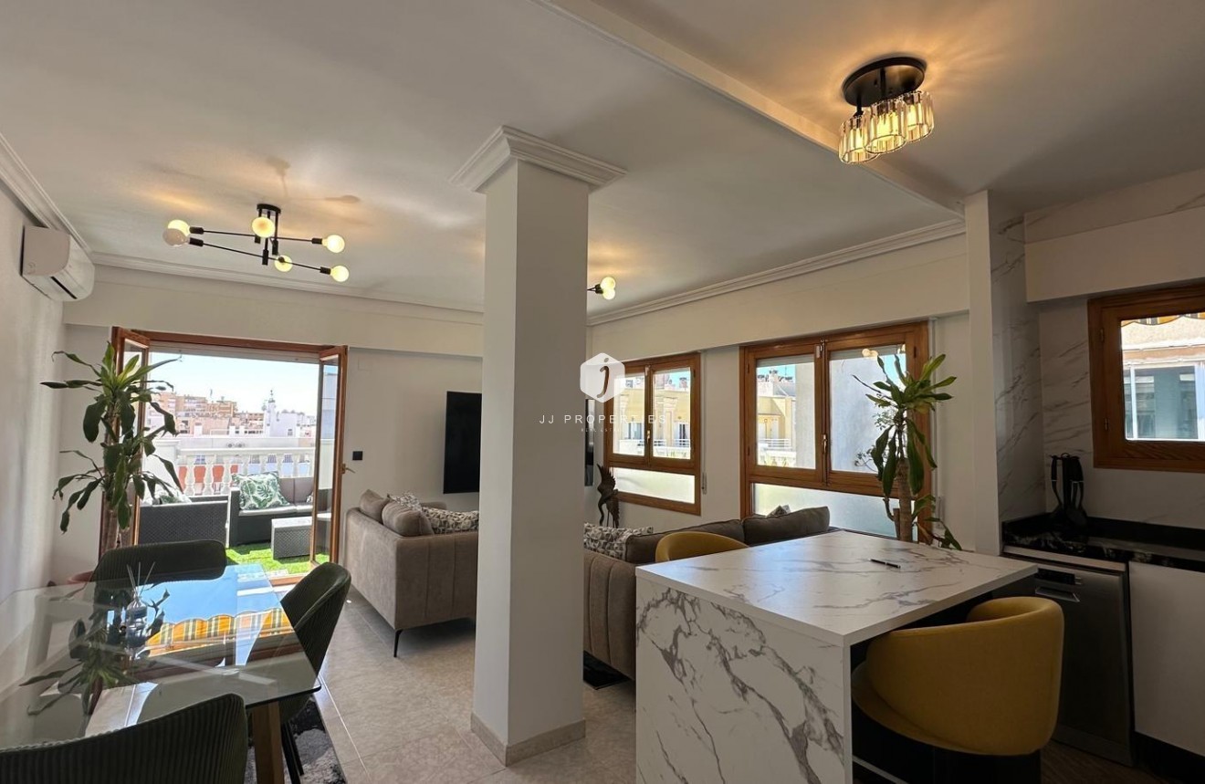 Tweedehands - Appartement / flat -
Torrevieja - Centro