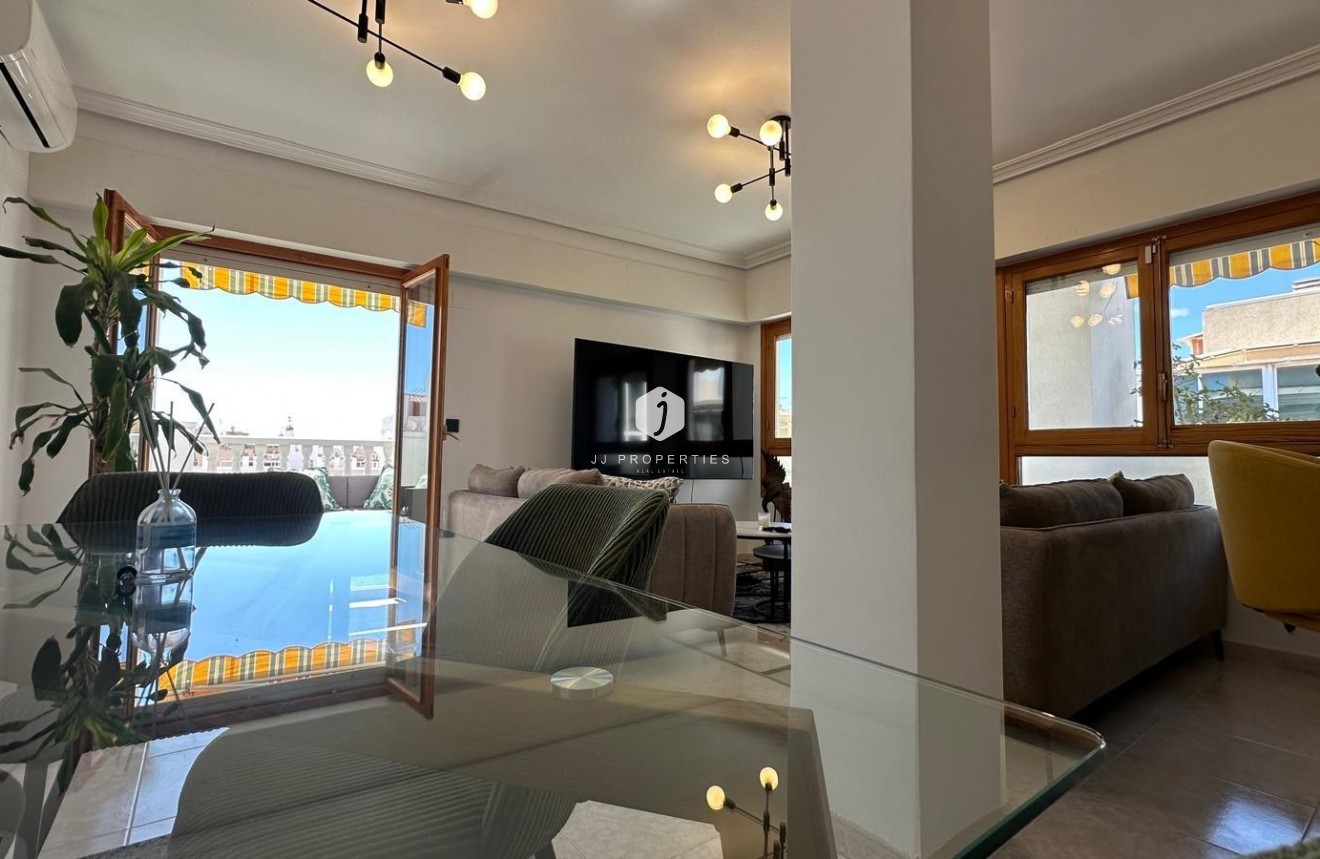 Tweedehands - Appartement / flat -
Torrevieja - Centro