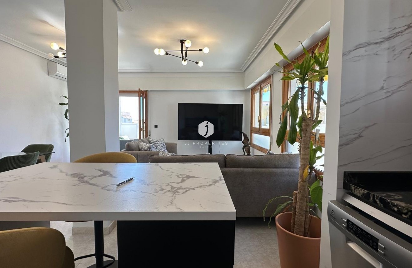 Tweedehands - Appartement / flat -
Torrevieja - Centro