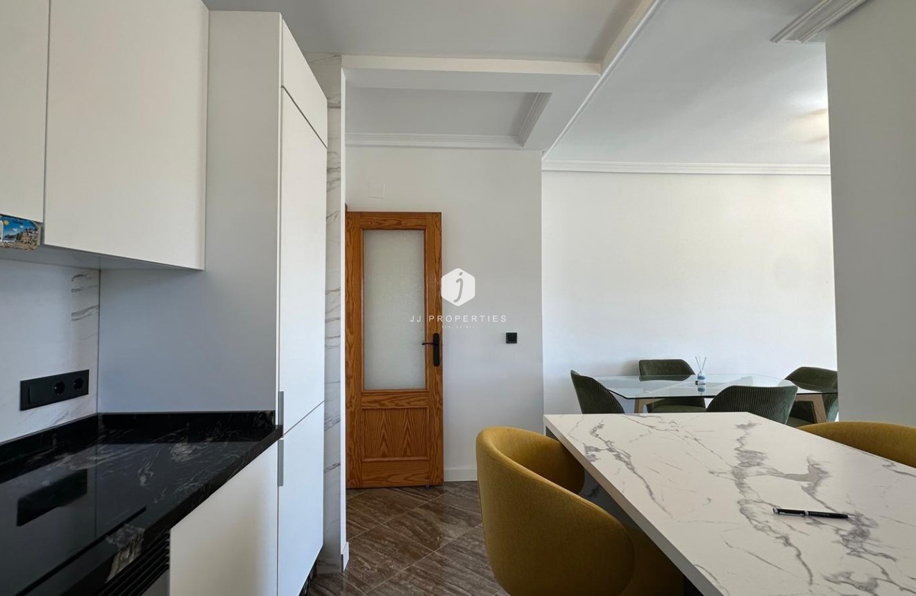 Tweedehands - Appartement / flat -
Torrevieja - Centro