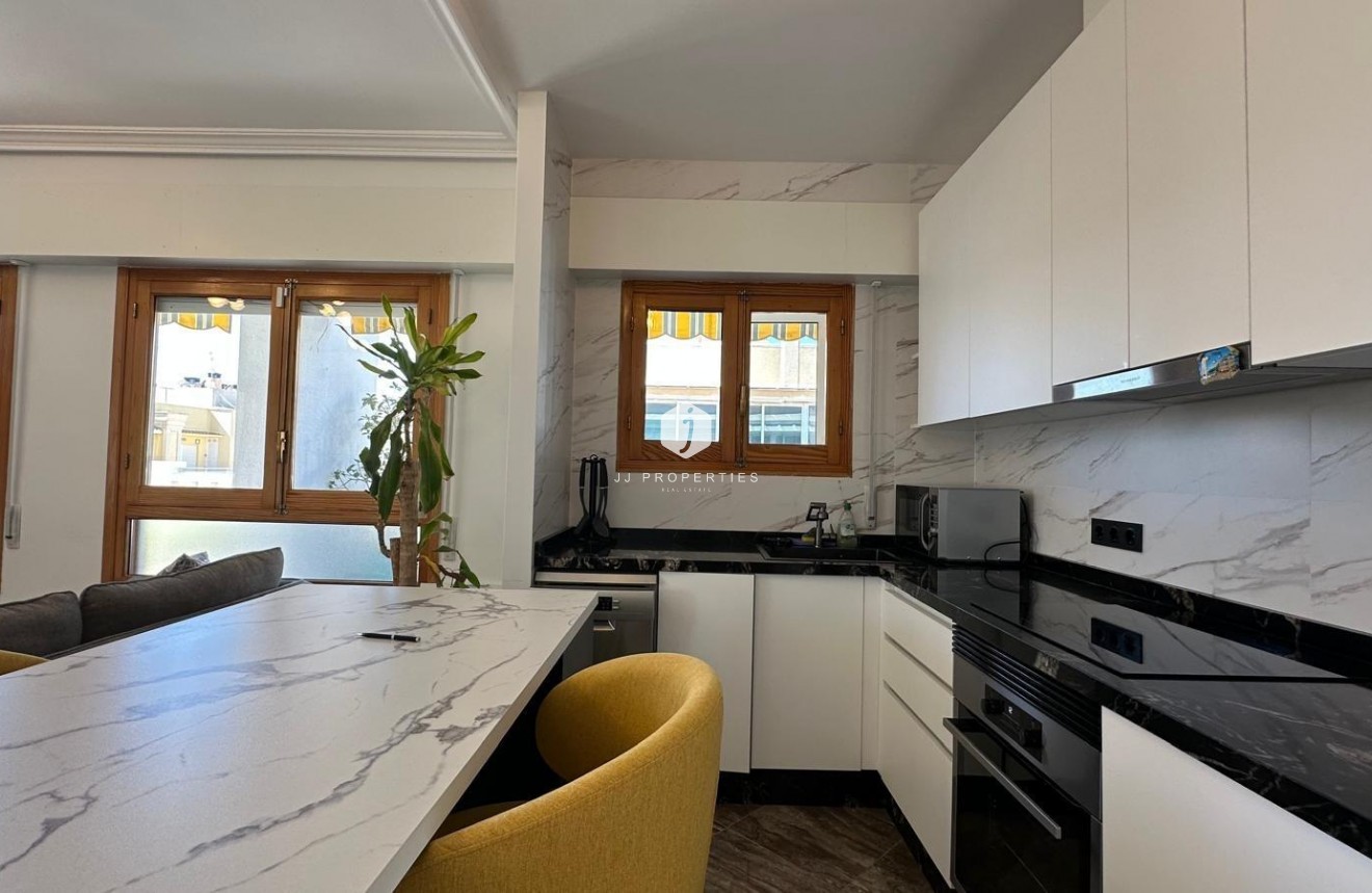 Tweedehands - Appartement / flat -
Torrevieja - Centro