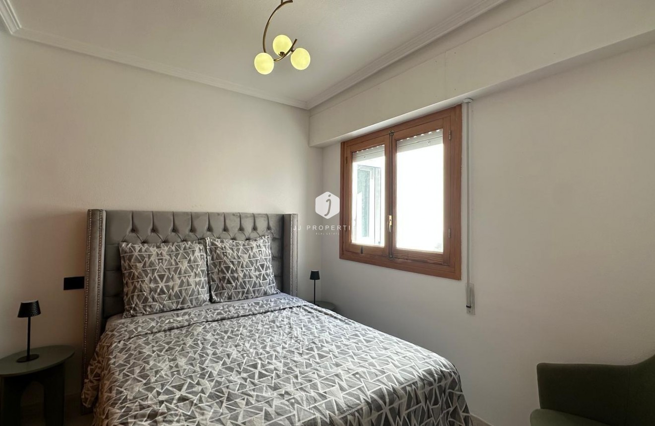 Tweedehands - Appartement / flat -
Torrevieja - Centro