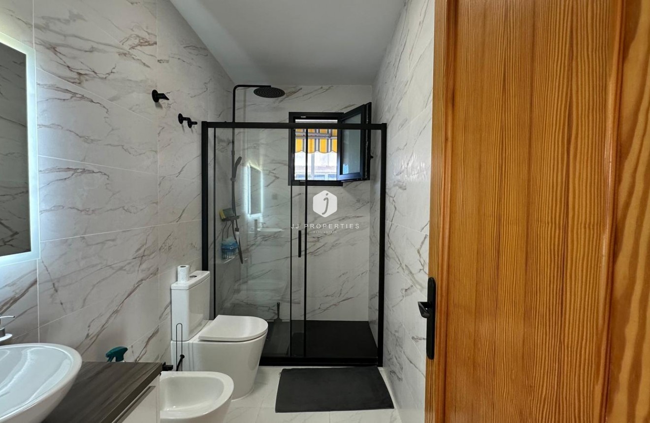 Tweedehands - Appartement / flat -
Torrevieja - Centro