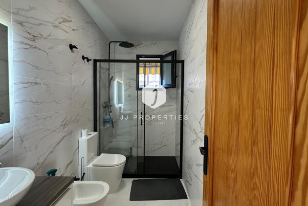 Tweedehands - Appartement / flat -
Torrevieja - Centro