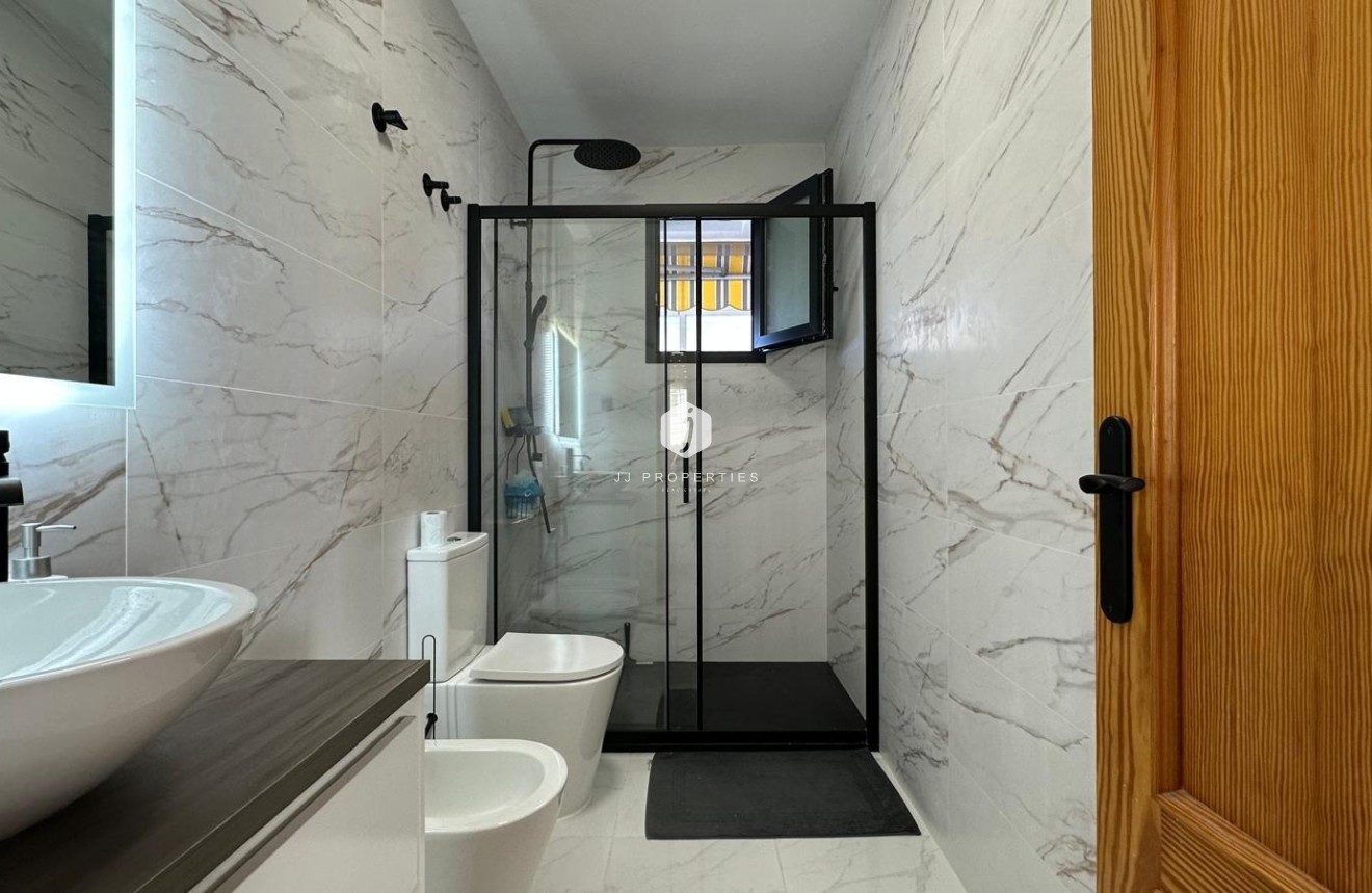 Tweedehands - Appartement / flat -
Torrevieja - Centro