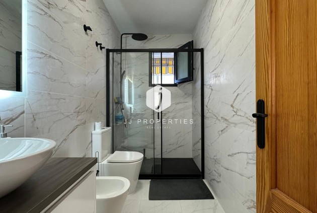 Tweedehands - Appartement / flat -
Torrevieja - Centro